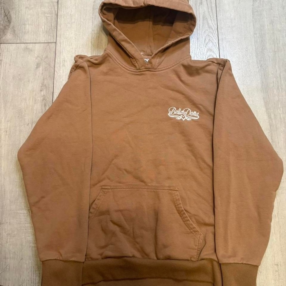 Tan bella doña small embroidered logo hoodie heavy material women's‎ size Medium